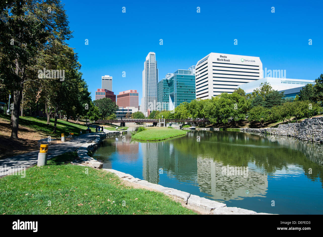City Park Lagune mit der Innenstadt von Omaha, Nebraska, Vereinigte Staaten von Amerika, Nordamerika Stockfoto