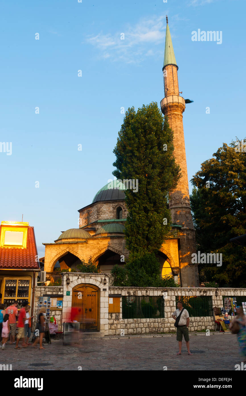 Bascarsija Moschee, Taube-Quadrat, Sarajevo, die Hauptstadt von Bosnien und Herzegowina, Europa. Stockfoto