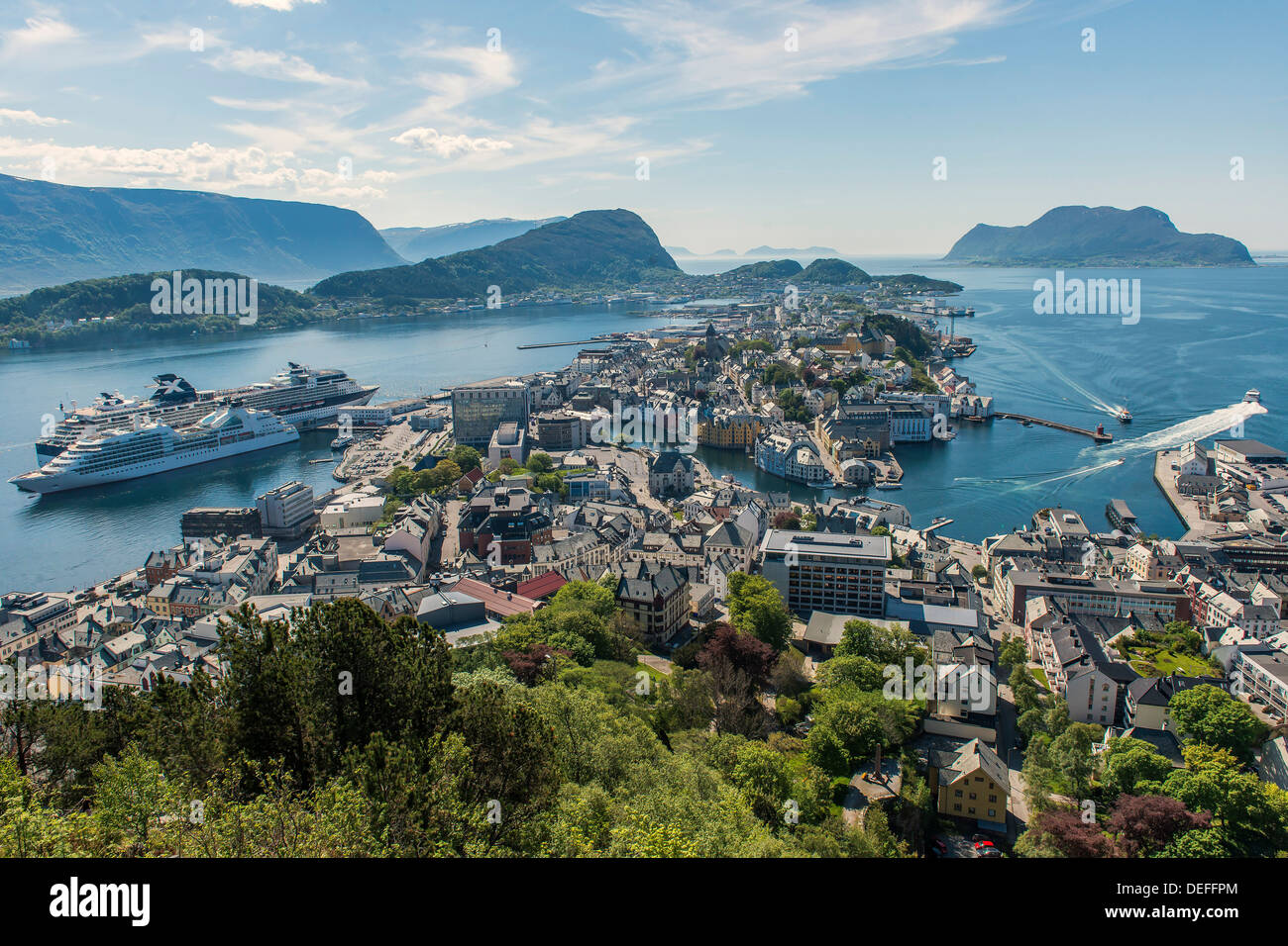 Blick vom Berg Aksla Stadt über die Stadt Alesund, Møre Og Romsdal, Westnorwegen, Norwegen Stockfoto