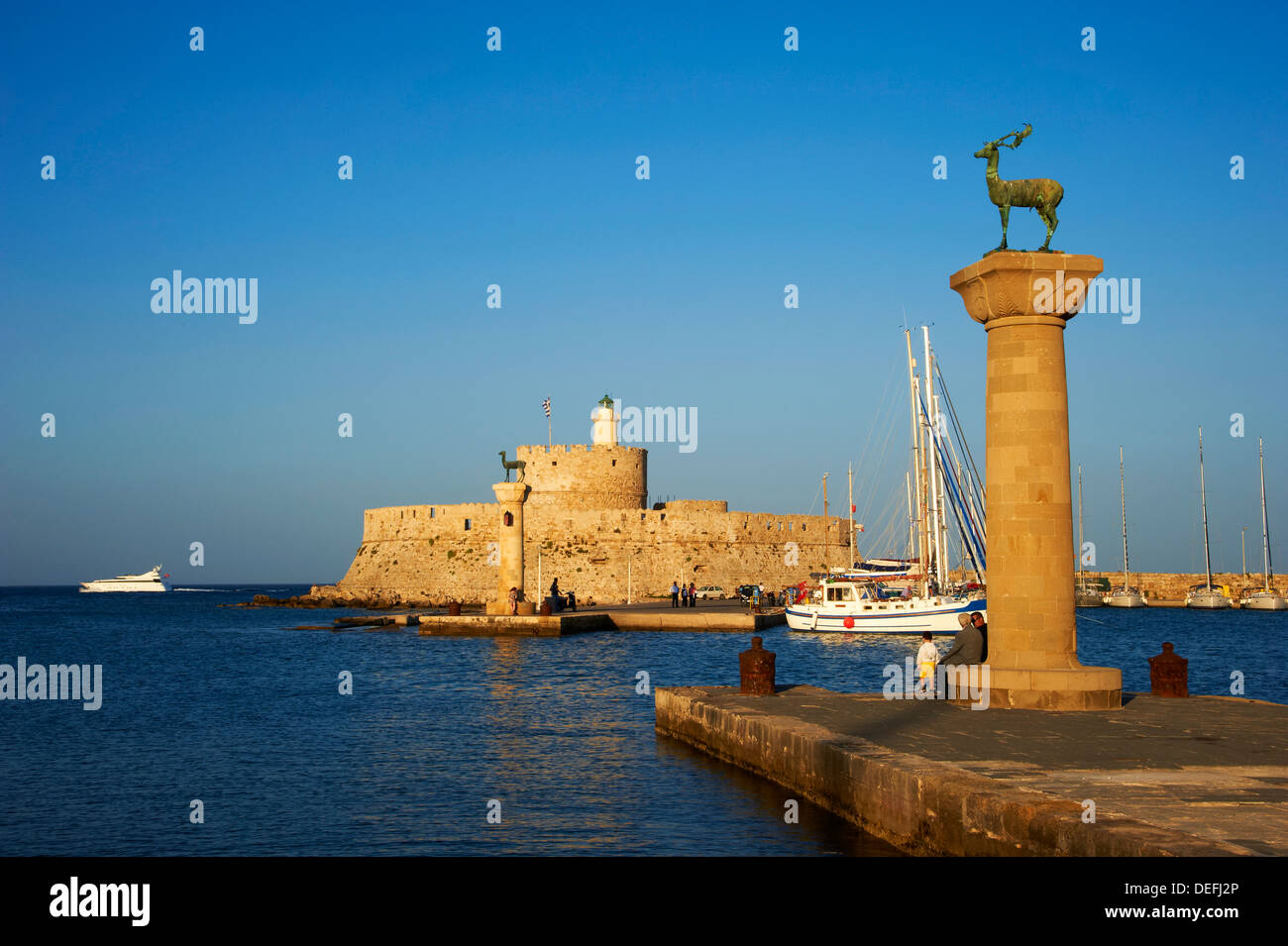 Mandraki Hafen, Rhodos Stadt, Rhodos, Dodekanes, griechische Inseln, Griechenland, Europa Stockfoto