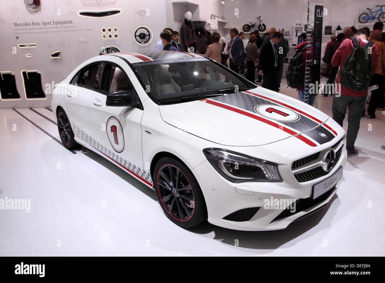 Frankfurt am Main, Deutschland. 17. September 2013. Internationale Automobilausstellung in Frankfurt am Main, Deutschland. Mercedes Benz präsentiert neue CLA Rennwagen auf der 65. IAA in Frankfurt, Deutschland, am 17. September 2013 © Philippos/Alamy Live-Nachrichten Stockfoto