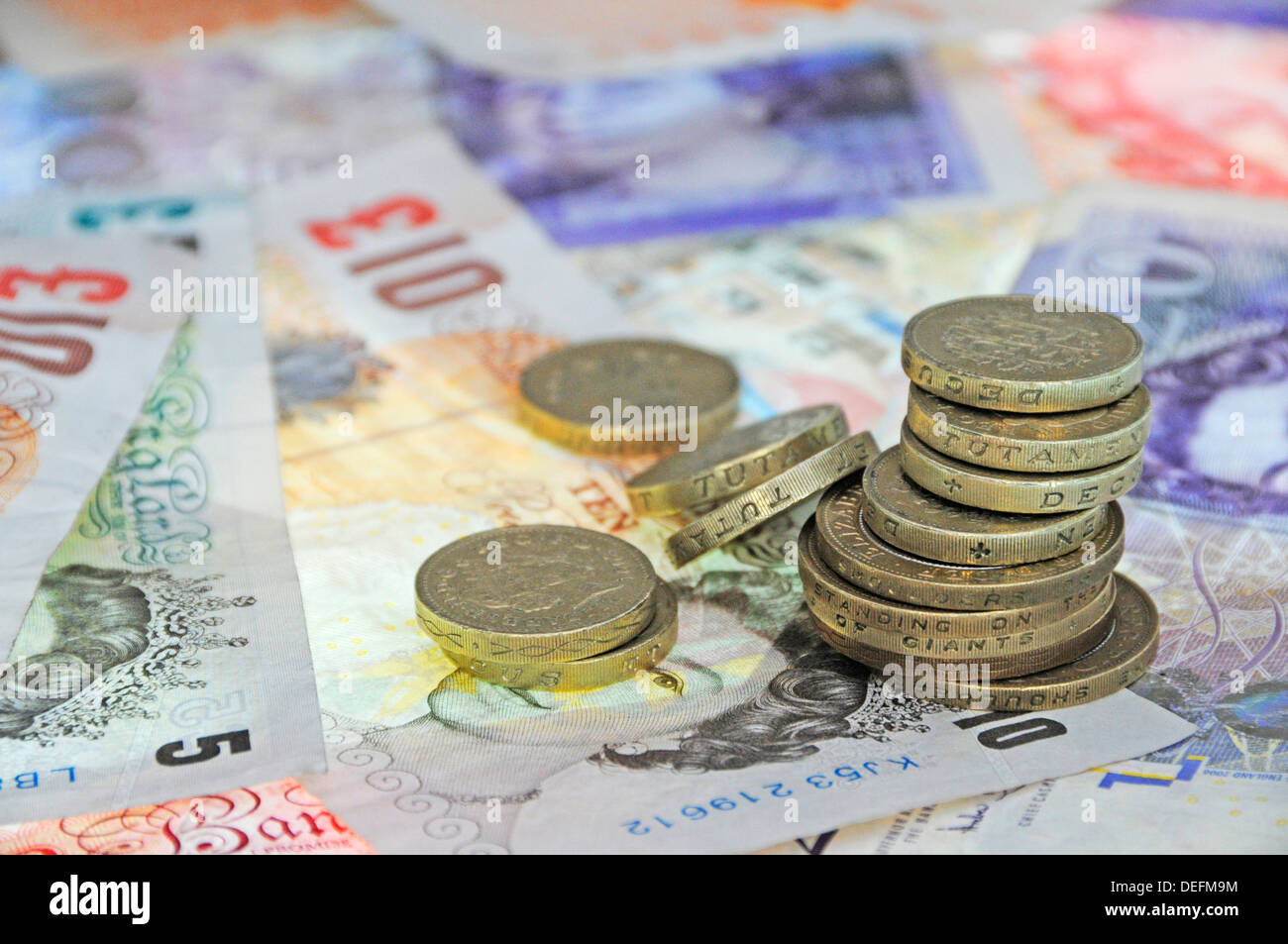 Haufen von Münzen Cash Geld UK Währung Stockfoto