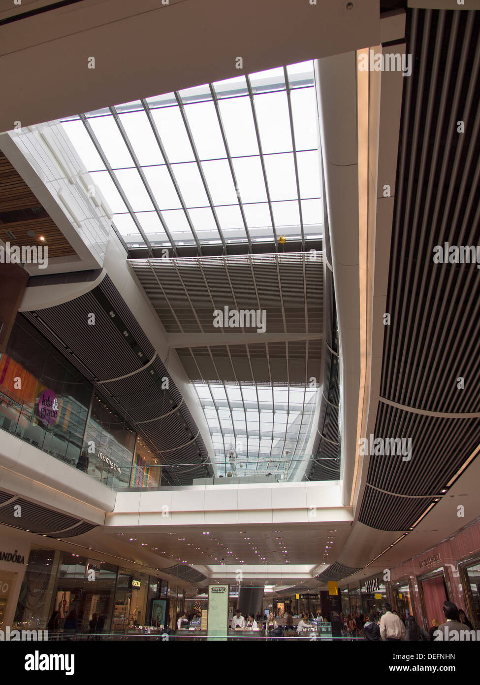 Innenraum des Einkaufszentrums Westfield Stratford City London 3 Stockfoto