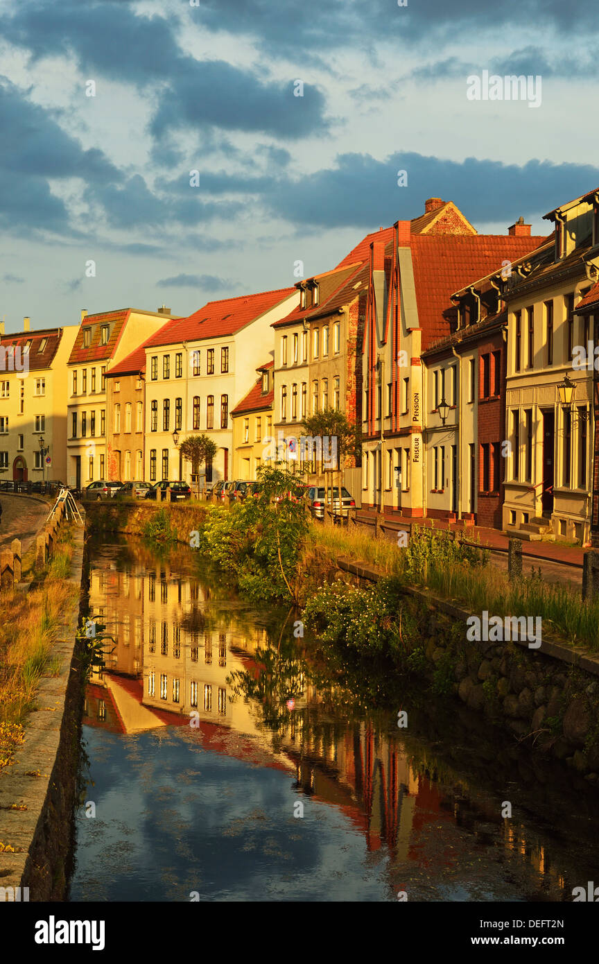 Abend in der alten Stadt Wismar, Mecklenburg-Vorpommern, Deutschland, Ostsee, Europa Stockfoto