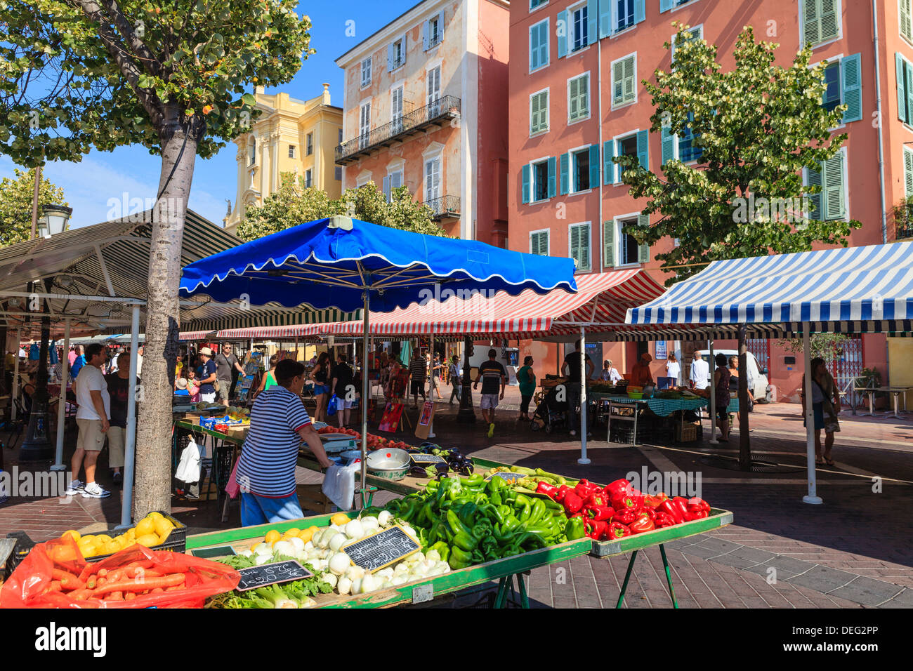 Obst und Gemüse Markt in Cours Saleya, Altstadt, Nizza, Alpes-Maritimes, Provence, Cote d ' Azur, Côte d ' Azur, Frankreich Stockfoto