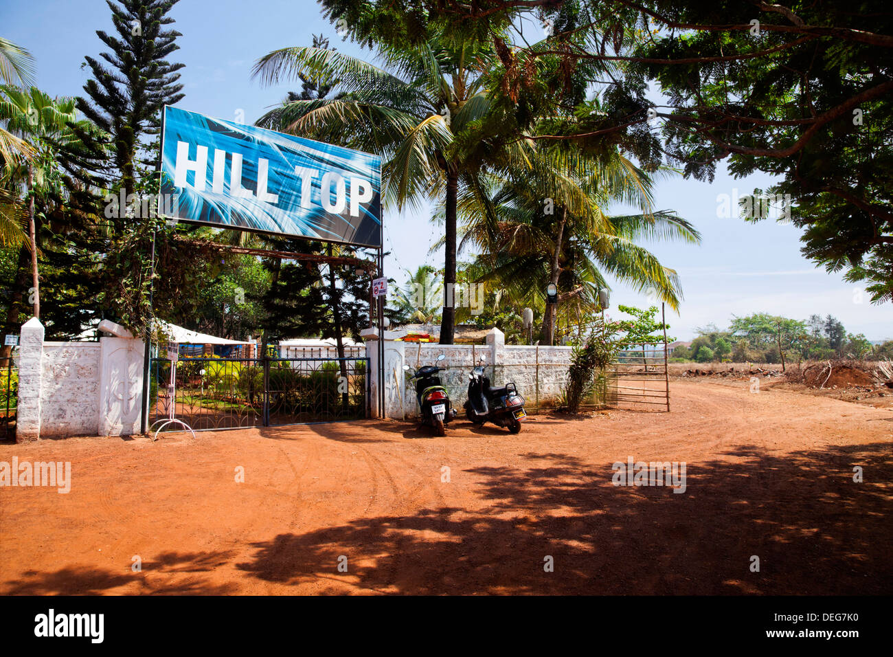 Eingang einer Diskothek, Hügel, Vagator Hill, Beach Road, Vagator, Bardez, Nord-Goa, Goa, Indien Stockfoto
