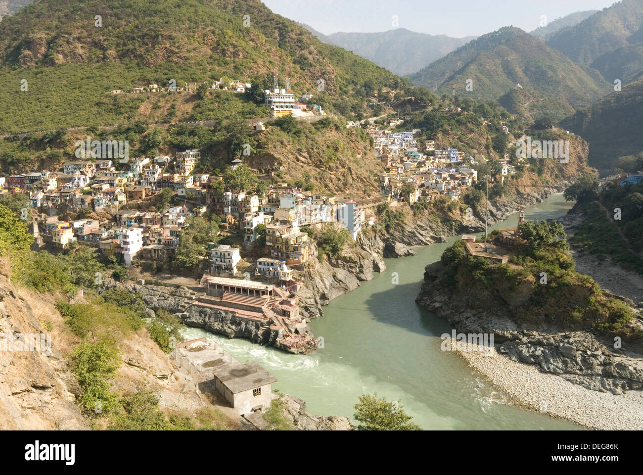 Devaprayag, heilige Stätte wo Bhagirathi und Alaknanda Flüsse treffen, bilden den Fluss Ganges, Garwhal Himalaya, Uttarakhand, Indien Stockfoto