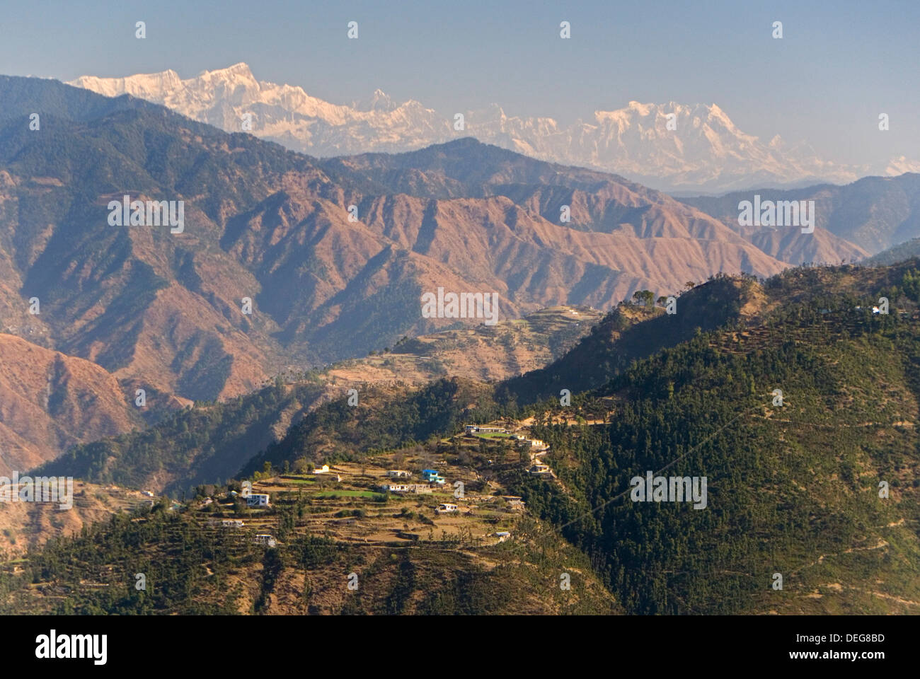 Gangotri Berge, Garwhal Himalaya, gesehen von Mussoorie Hügelstation, Uttarakhand, Indien, Asien Stockfoto