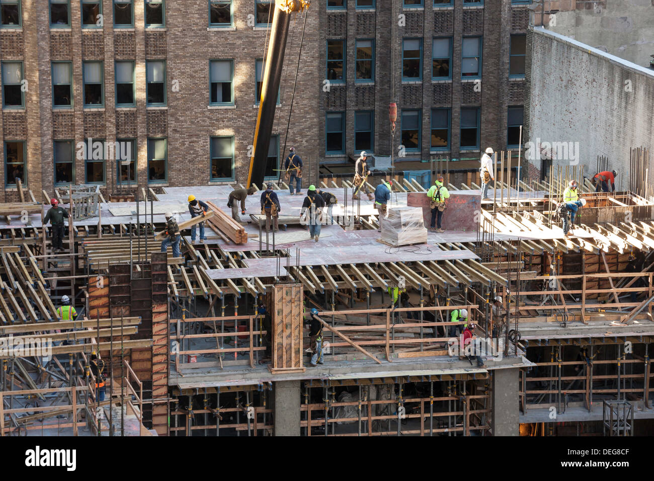 Hochhaus Baustelle mit Handwerkern (6 von 6) Stockfoto