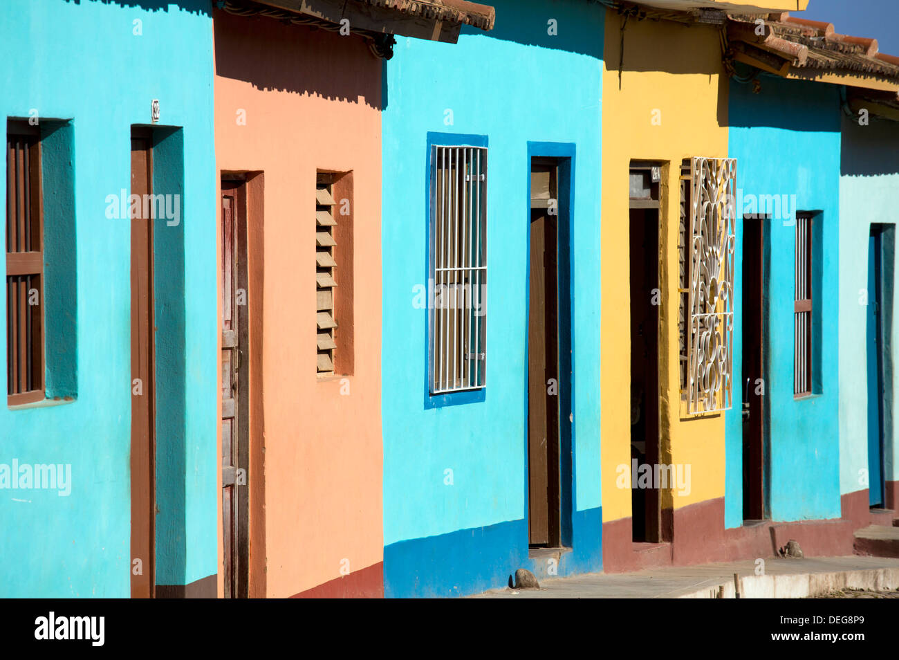 Reihe von kolonialen Häuser gemalte leuchtende Farben, UNESCO-Weltkulturerbe, Kuba, West Indies, Trinidad, Mittelamerika Stockfoto