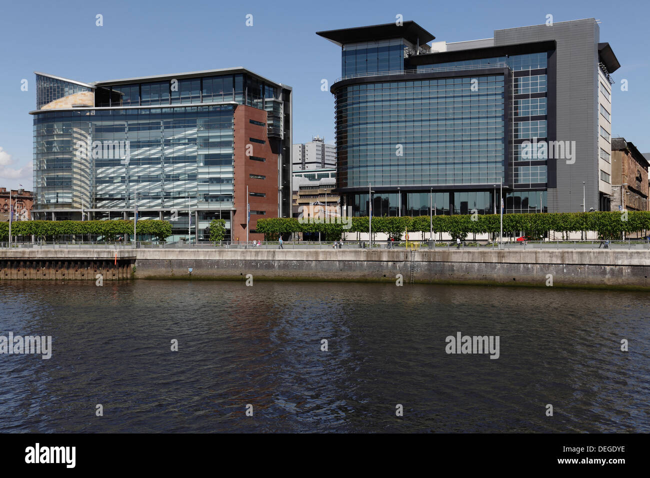 200 Broomielaw auf der linken Seite und 150 Broomielaw ein Bürogebäude der schottischen Regierung, im Stadtzentrum von Glasgow, Schottland, Großbritannien Stockfoto