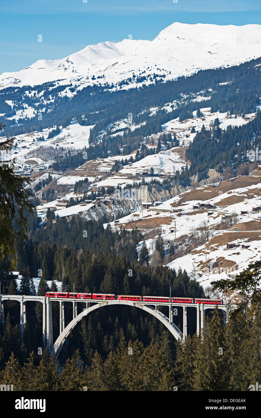Schmalspur-Eisenbahn, Langwieser Viadukt, Arosa Mountain resort, Graubünden, Schweizer Alpen, Schweiz, Europa Stockfoto