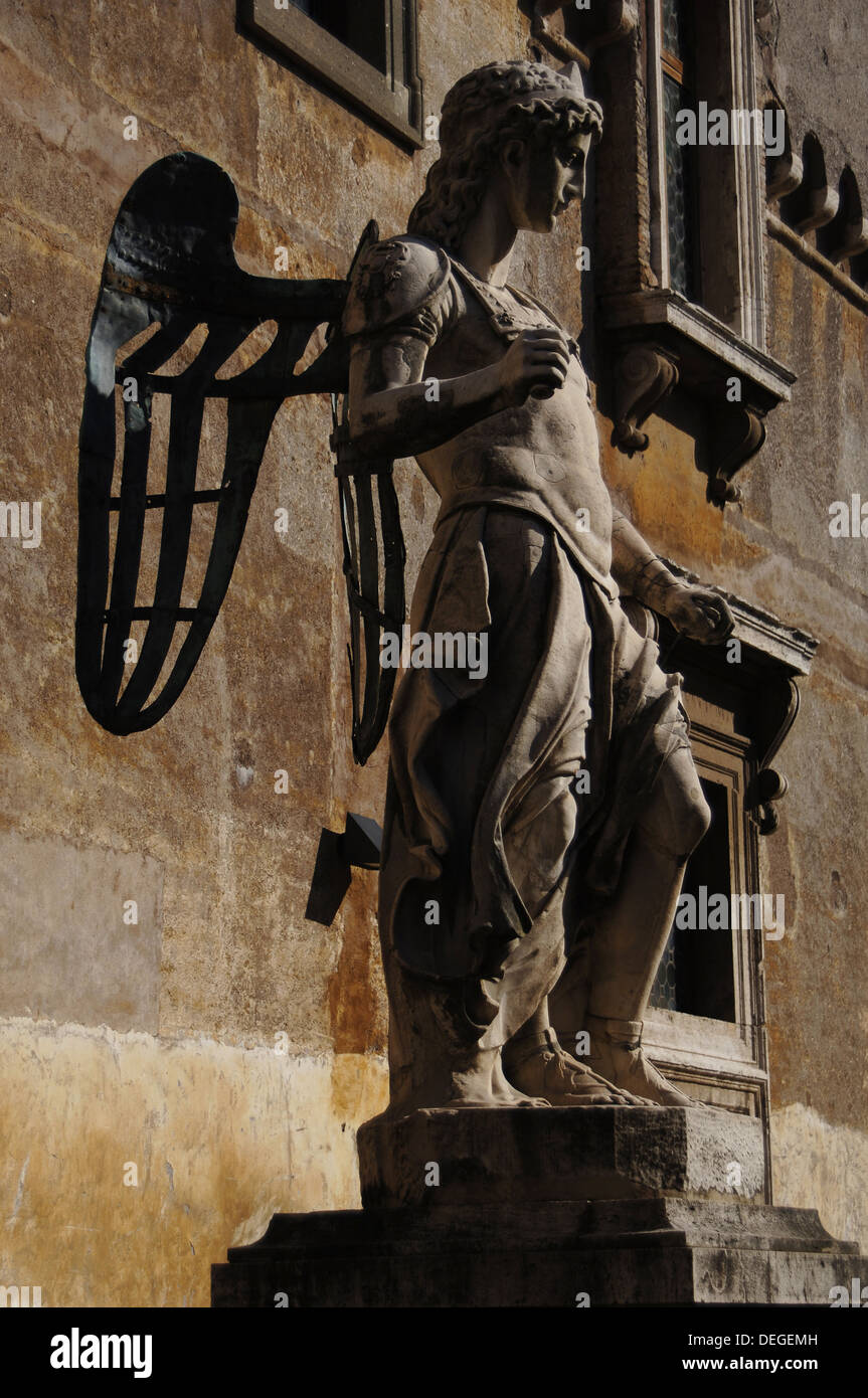 Italien. Rom. Erzengel Michael. Statue von Raffaello da Montelupo (1504-1566). 1544 Engelsburg. Stockfoto