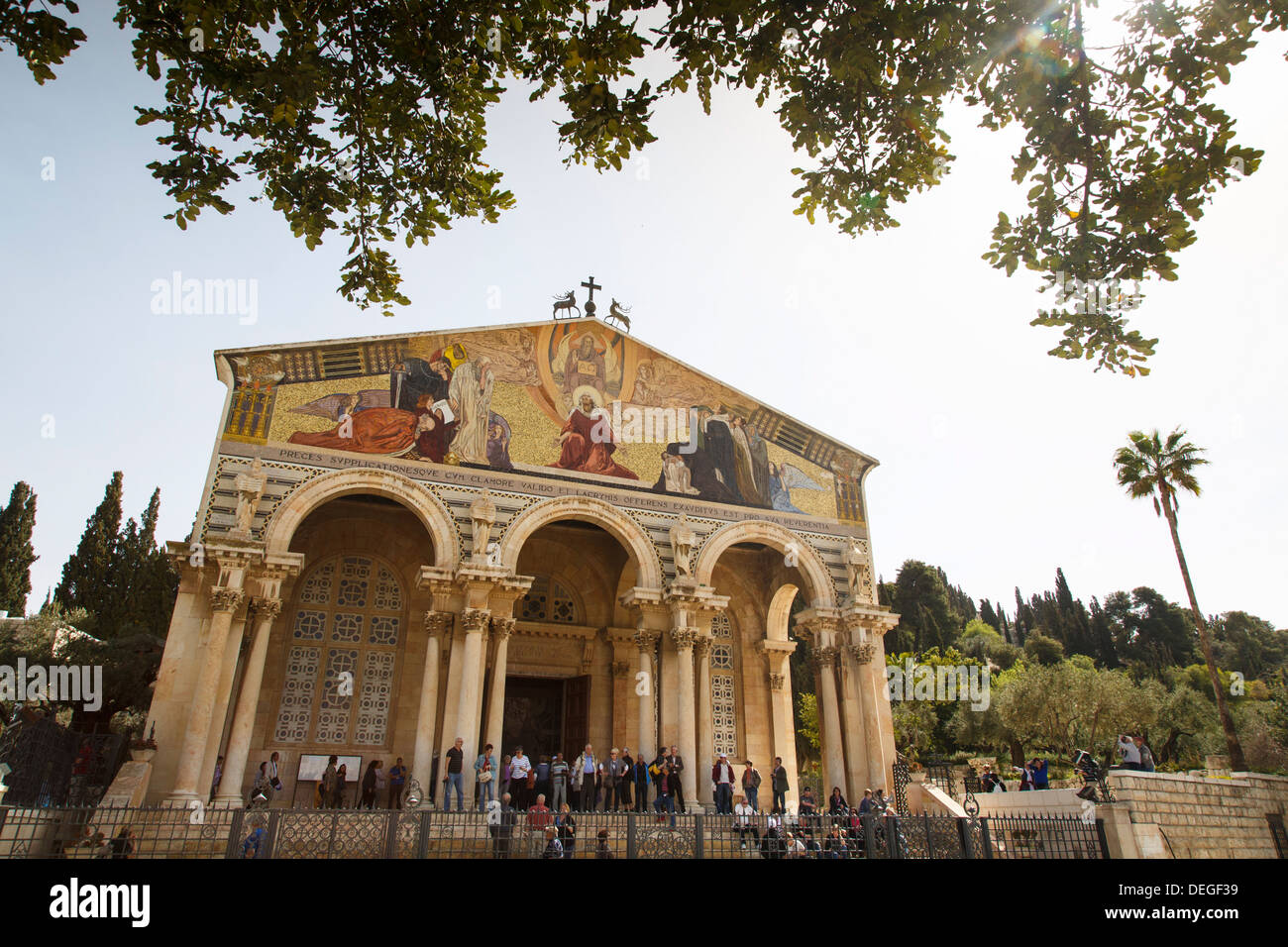 Die Basilika der Agonie (Kirche aller Nationen) im Garten von