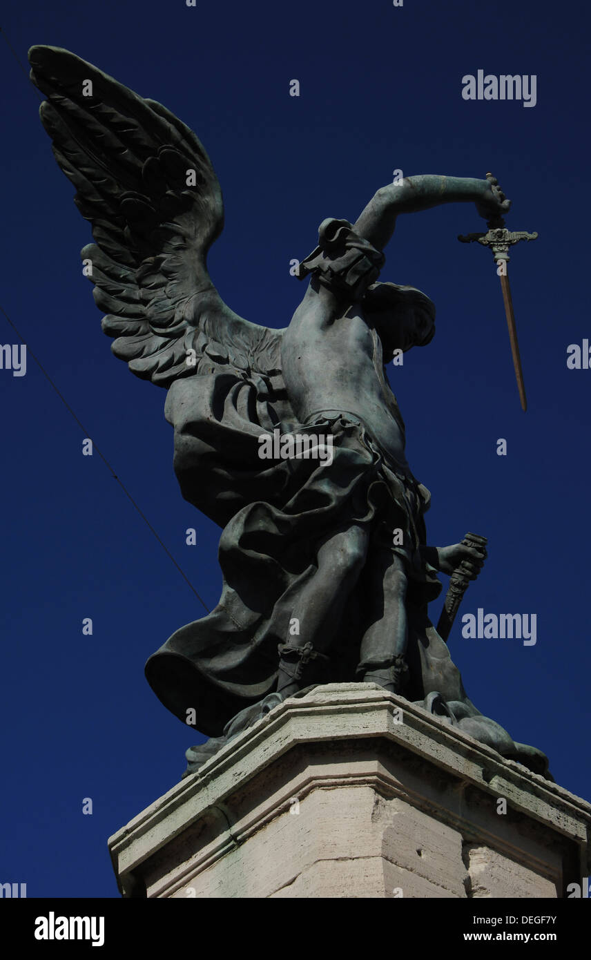 Italien. Rom. Erzengel Michael. Statue auf der Spitze Castel Sant'Angelo von Peter Anton von Verschaffelt (1710-1793). Bronze. Stockfoto