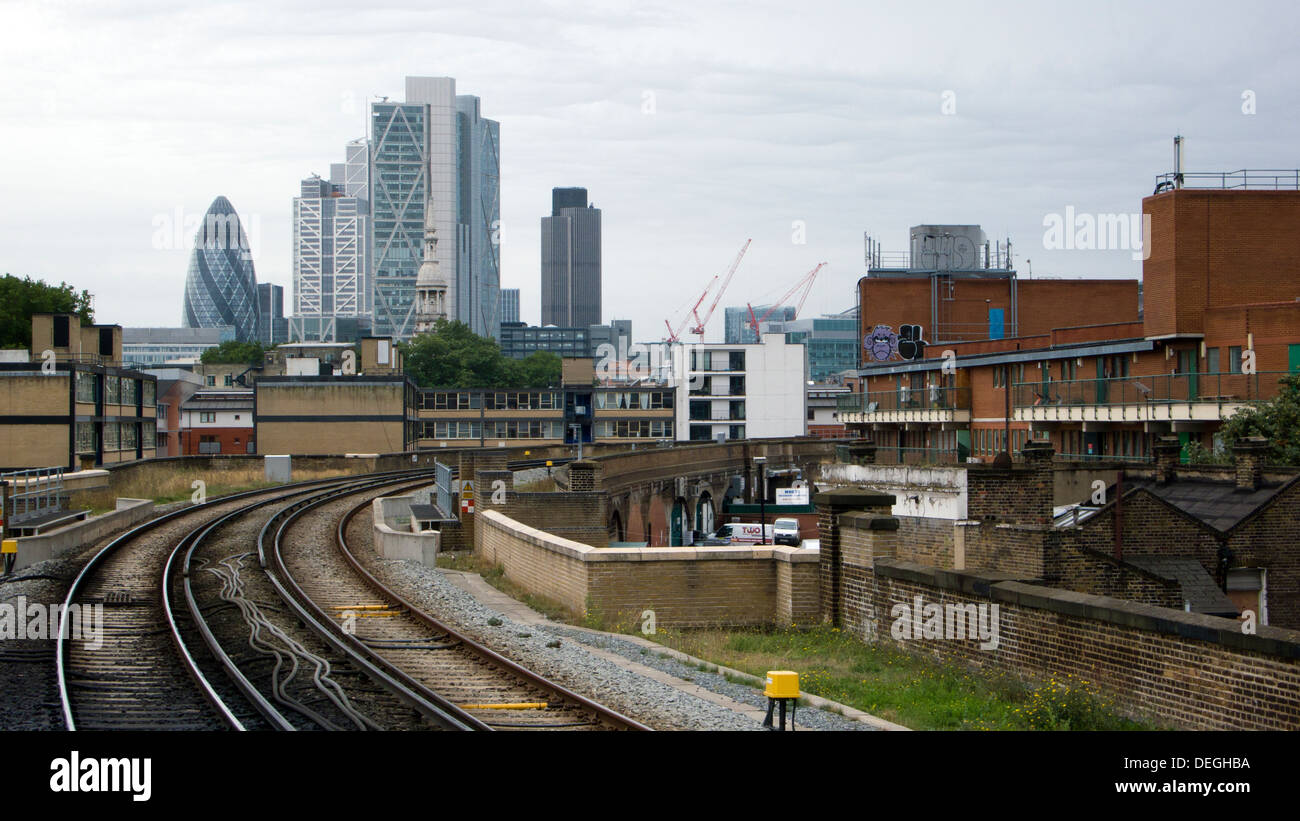 London-Gurke und Tower 42 von Hoxton Station, London Stockfoto