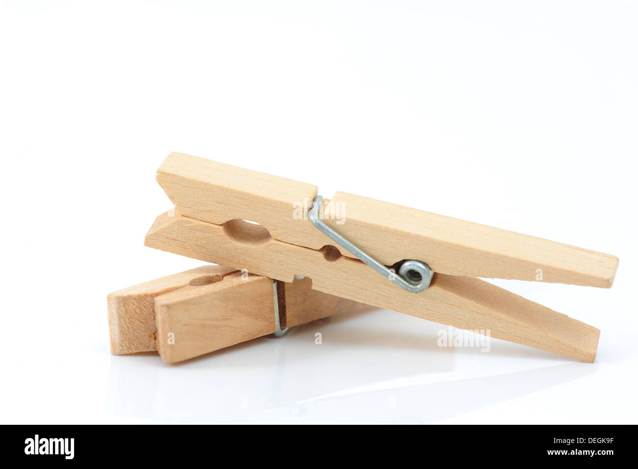 Hölzerne Wäscheklammern Stockfoto