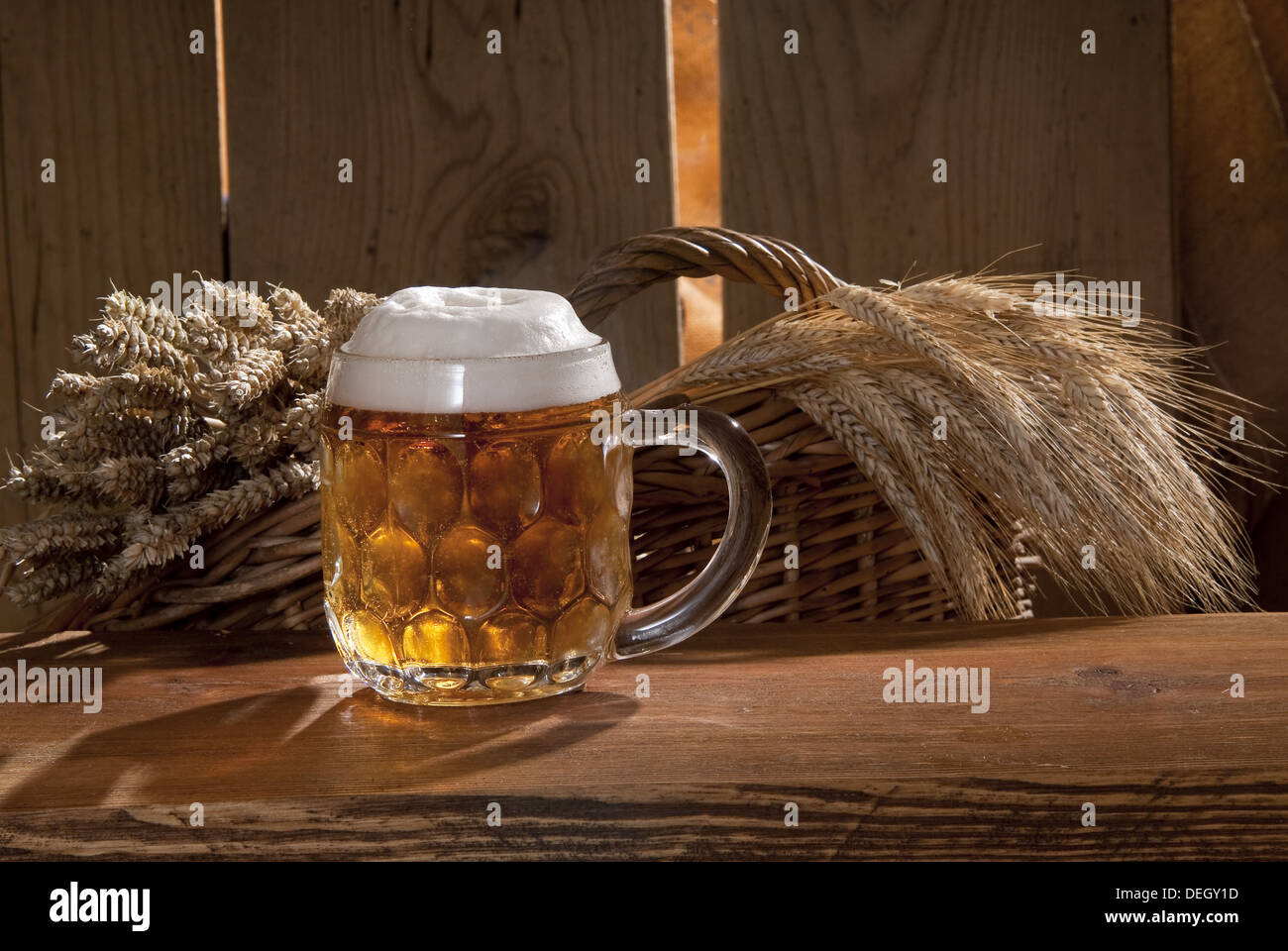 Gerste und Bier Glas Stockfoto