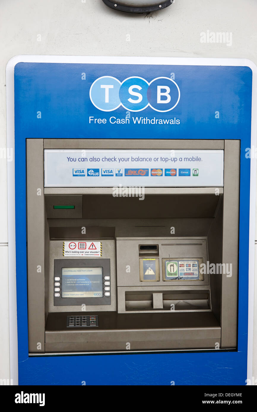 Geldautomat atm des neu eröffneten TSB Bank Privatkundenbank in Großbritannien Stockfoto