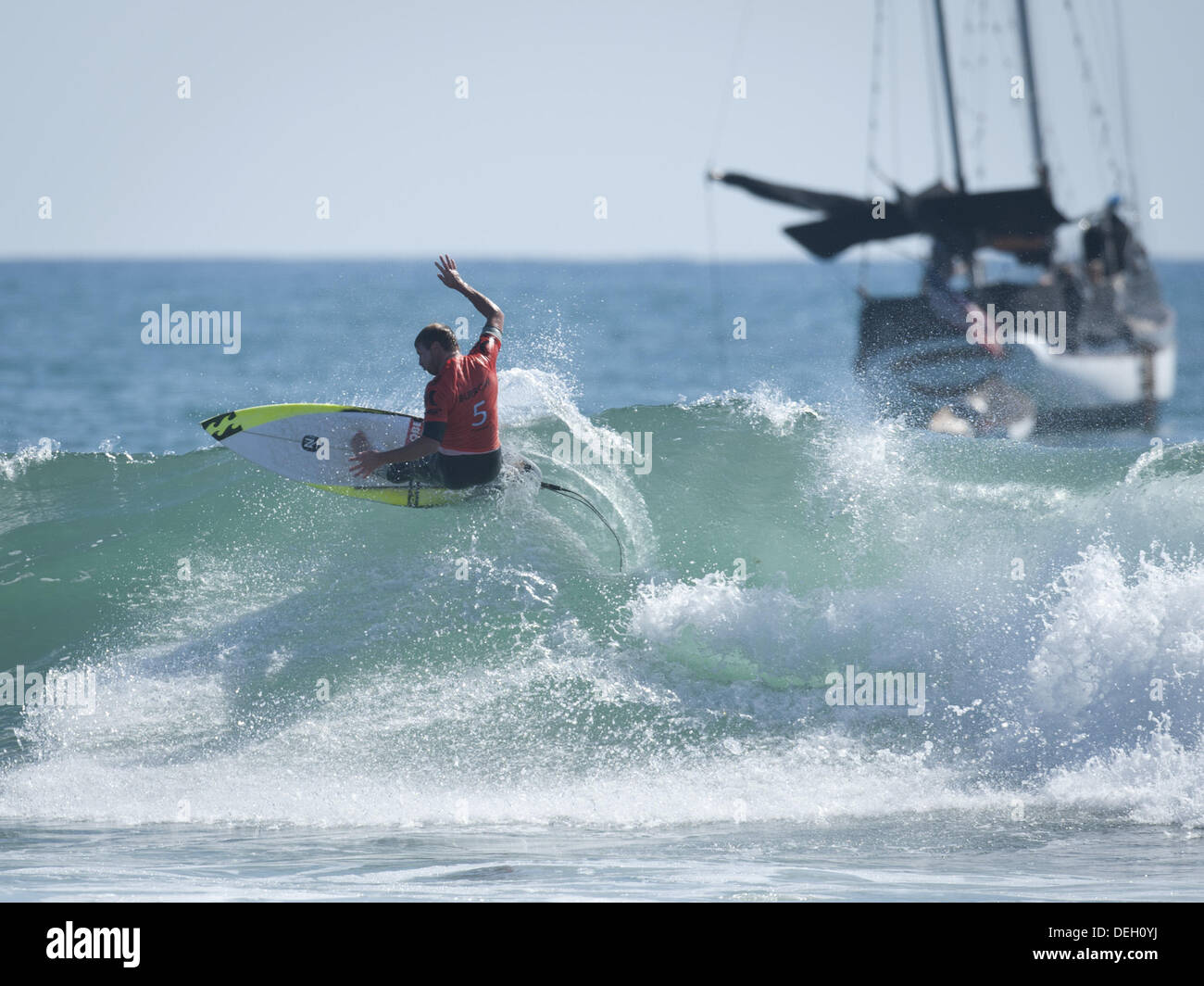 17. September 2012 - San Onofre, California, USA - australische Taj Burrow auf einen Schnitt wieder im Finale des 2013 Hurley Pro gegen Australier Julian Wilson am Mittwoch afternoon...///ADDITIONAL INFO:---die 2013 Hurley Pro Fort San Onofre State Beach niedriger Böcke am Mittwochmorgen als Konkurrenten in das Finale am Mittwoch Nachmittag ging---Australian Taj Burrow nahm Kollegen Australier Julian Wilson im Finale für den 2013 Hurley Pro am San Onofre am Mittwochnachmittag. (Kredit-Bild: © David Bro/ZUMAPRESS.com) Stockfoto