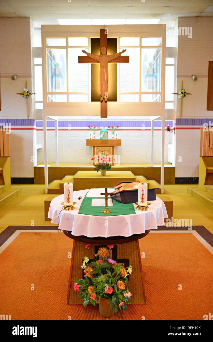 Altar in Sankt Augustiner Roman Catholic Church, Daventry, Northamptonshire, England, Vereinigtes Königreich Stockfoto