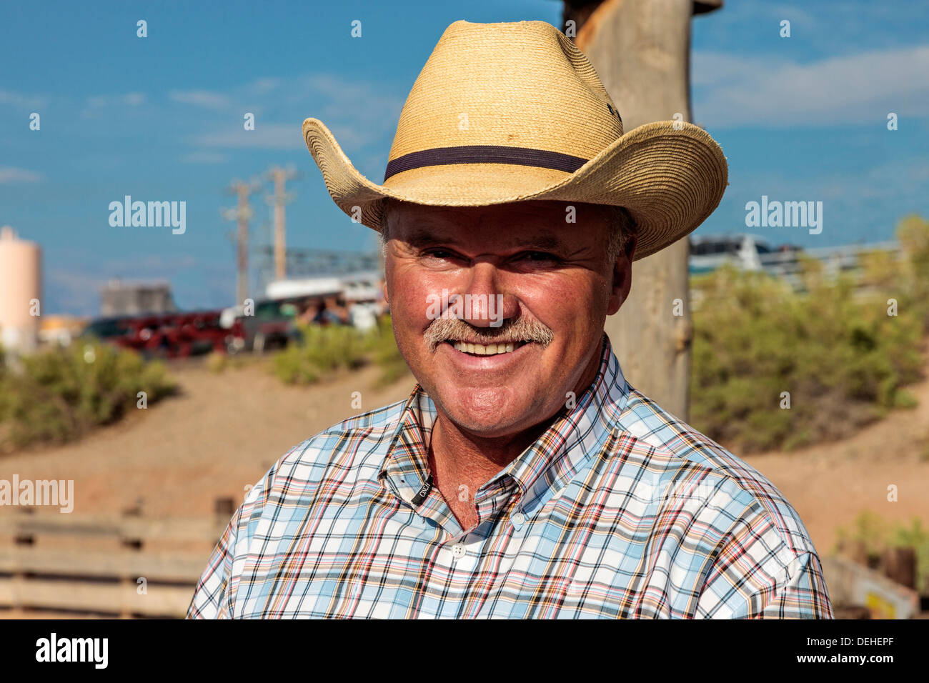 Porträt eines Cowboy arbeiten im Rimrock Rodeo, Grand Junction, Colorado, USA Stockfoto