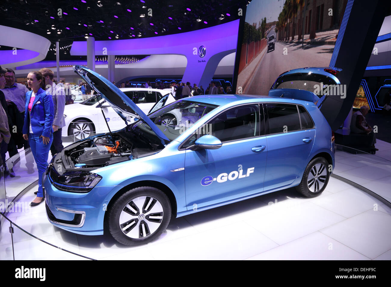 Internationale Automobilausstellung in Frankfurt am Main, Deutschland. Volkswagen präsentiert E-Golf auf der 65. IAA in Frankfurt am Main, Deutschland Stockfoto