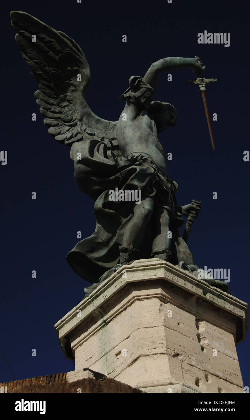 Italien. Rom. Erzengel Michael. Statue auf der Spitze Castel Sant'Angelo von Peter Anton von Verschaffelt (1710-1793). Bronze. Stockfoto