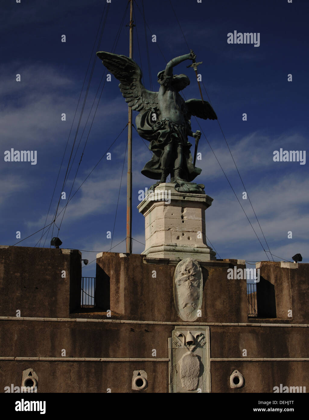 Italien. Rom. Erzengel Michael. Statue auf der Spitze Castel Sant'Angelo von Peter Anton von Verschaffelt (1710-1793). Bronze. Stockfoto