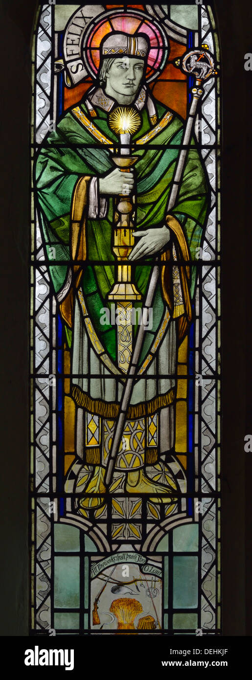 Saint Felix, Detail des Chor-Fenster von Edward Woore. Kirche des Heiligen Petrus, Westleton, Suffolk, England, Vereinigtes Königreich. Stockfoto