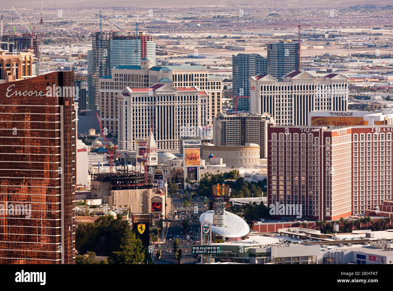 Las Vegas Nevada USA The Strip mit The Mirage, Caesars Palace und das Bellagio vom Turm der Stratosphäre. JMH5460 Stockfoto