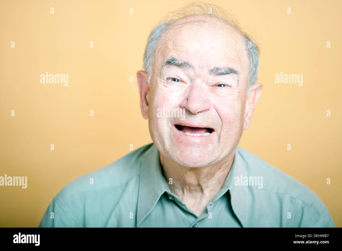 Senior erwachsener Mann lachen Stockfoto