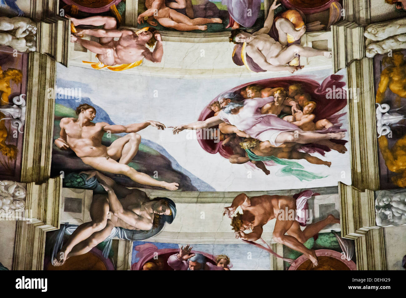 Michelangelos Fresko Die Erschaffung Adam In Der Kapelle Ein Museum michelangelos-fresko-die-erschaffung-adam-in-der-kapelle-ein-museum