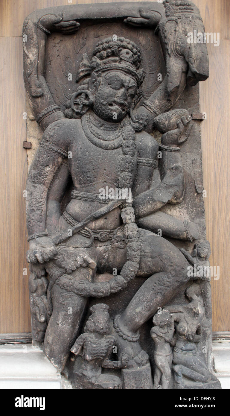 Gajasurasamhara, vom 10. Jahrhundert fand in Puri, Orissa jetzt ausgesetzt im Indian Museum in Kalkutta, auf 24. November 2012 Stockfoto