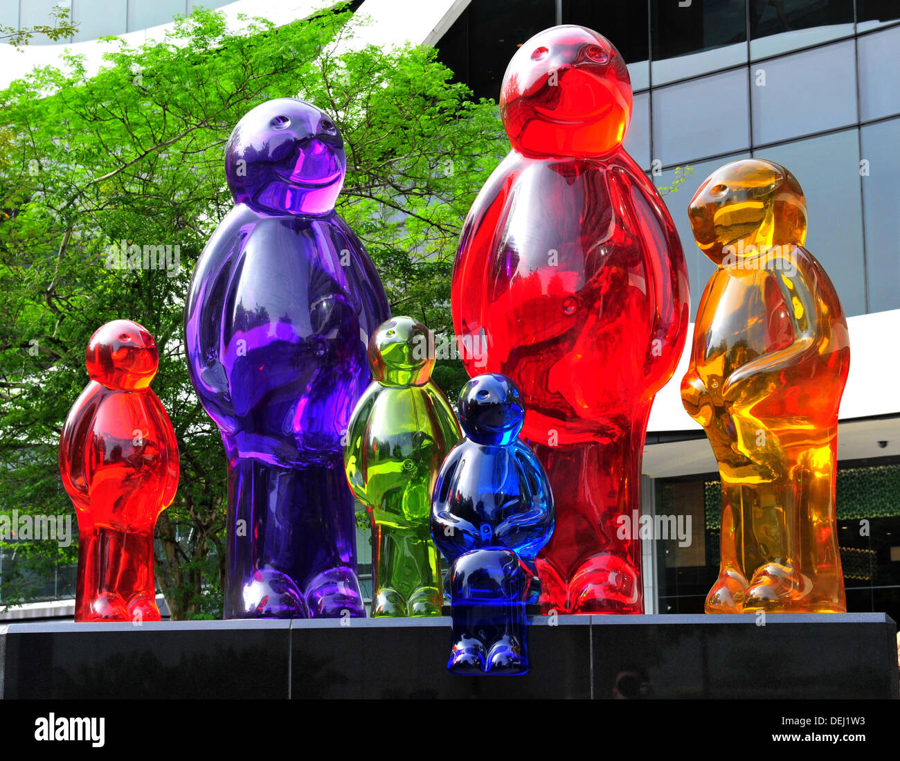 Art in the City - Gelee-Baby-Familie von Mauro Perucchetti (Orchard Road, Singapur) Stockfoto