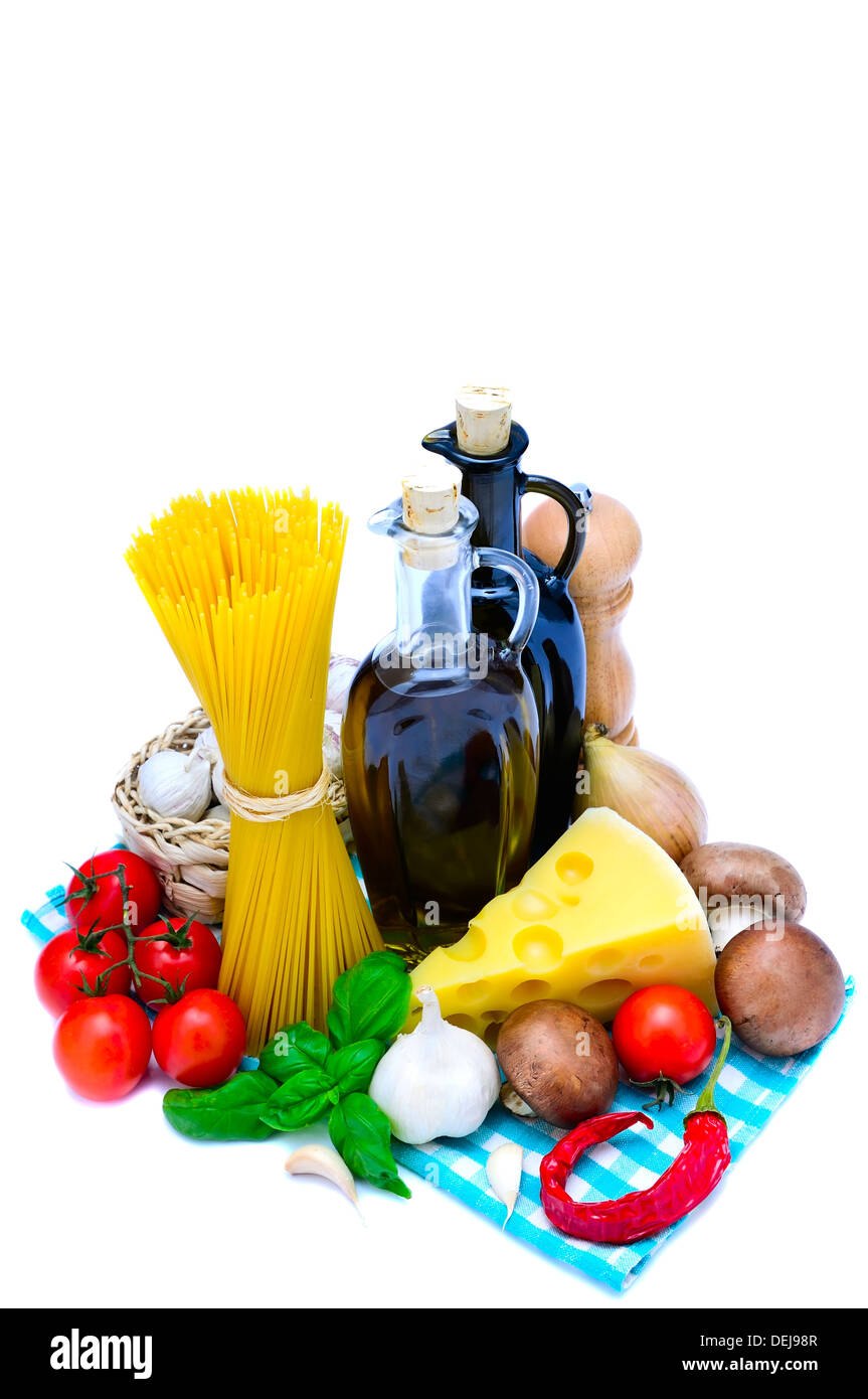 traditionelle italienische Pasta Zutaten isoliert auf weißem Hintergrund Stockfoto