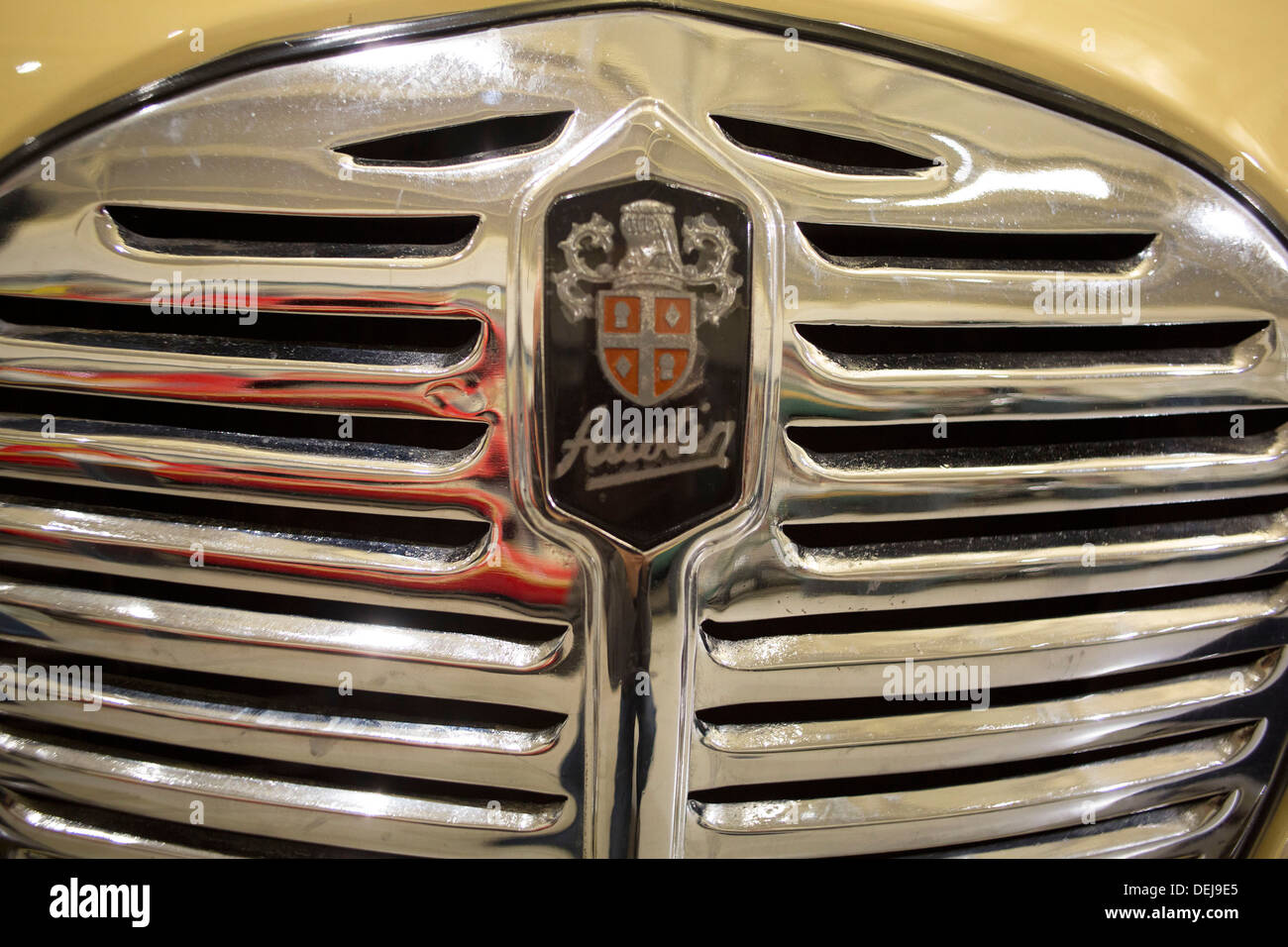 Abzeichen der ein Austin-Auto. Heritage Motor Centre ist die größte Sammlung britischer Klassiker Oldtimer. Gaydon, England, Vereinigtes Königreich. Stockfoto