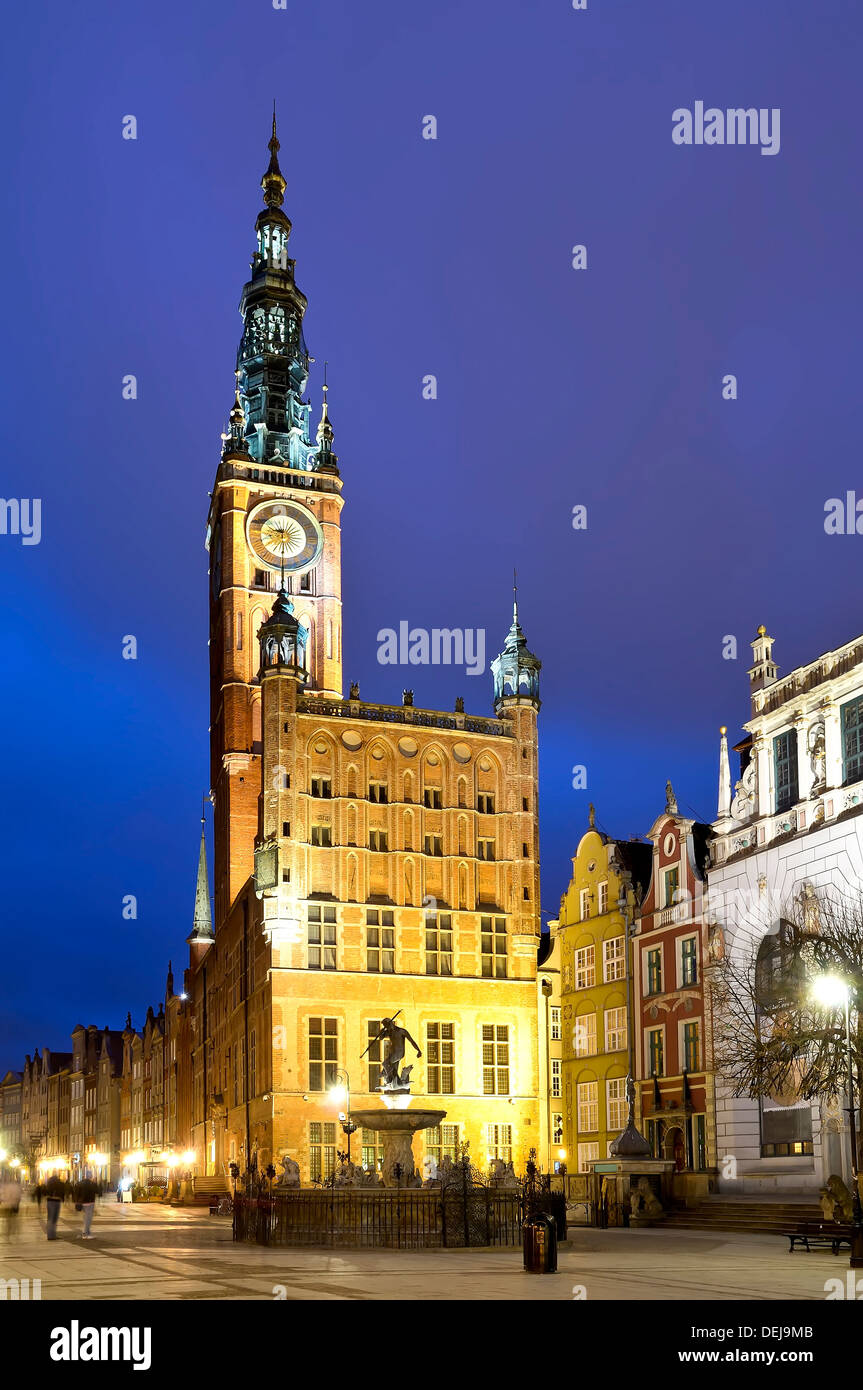 Altes Rathaus in Danzig, Polen, in der Nacht Stockfoto