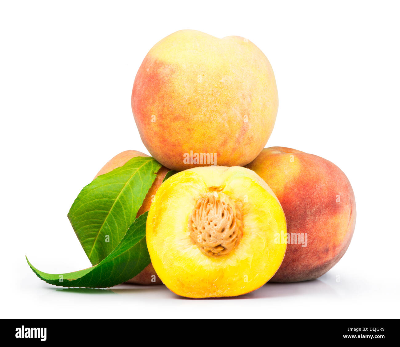 Pfirsiche und Blatt weiß isoliert Stockfoto
