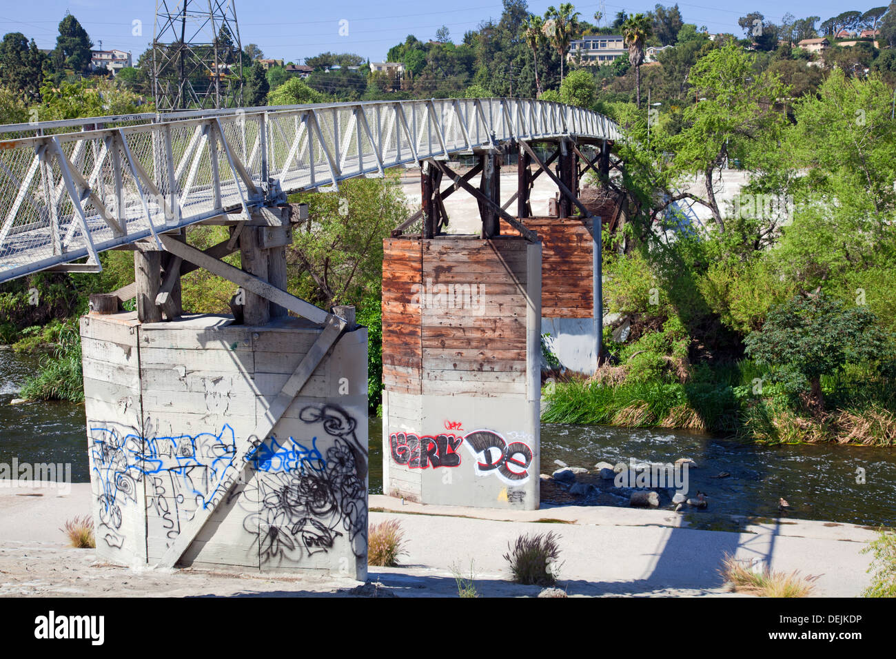 Sunnynook Fußgängerbrücke auf dem Los Angeles River, Narrows Glendale, Kalifornien Stockfoto