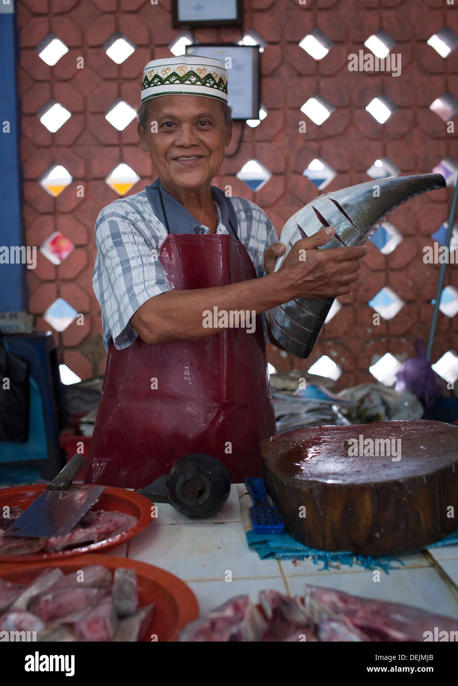 Asiatischer Mann in den Markt für frische, Labuan Stockfoto