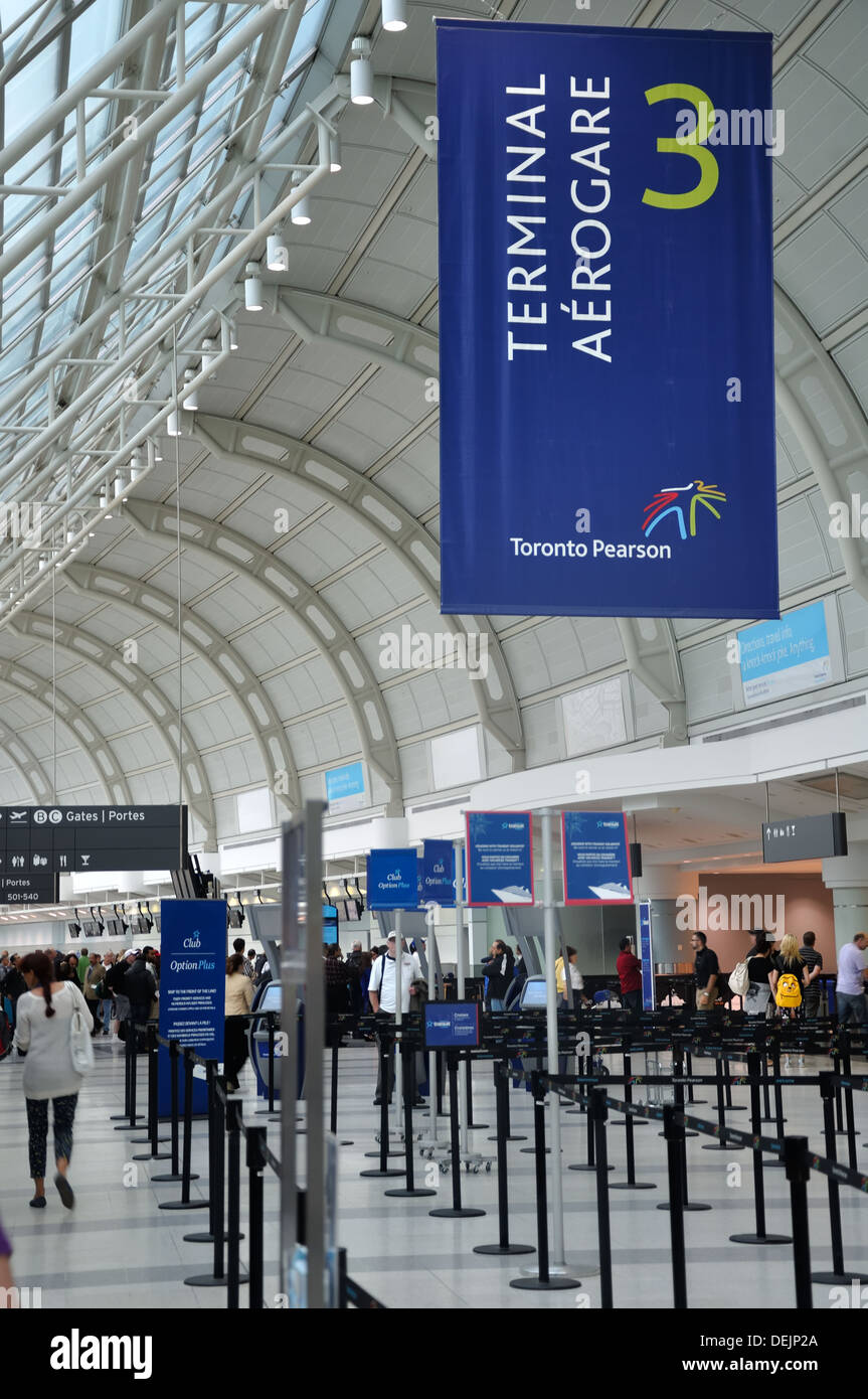 Ticketing-Halle am Flughafen Toronto, Ontario, Kanada Stockfoto