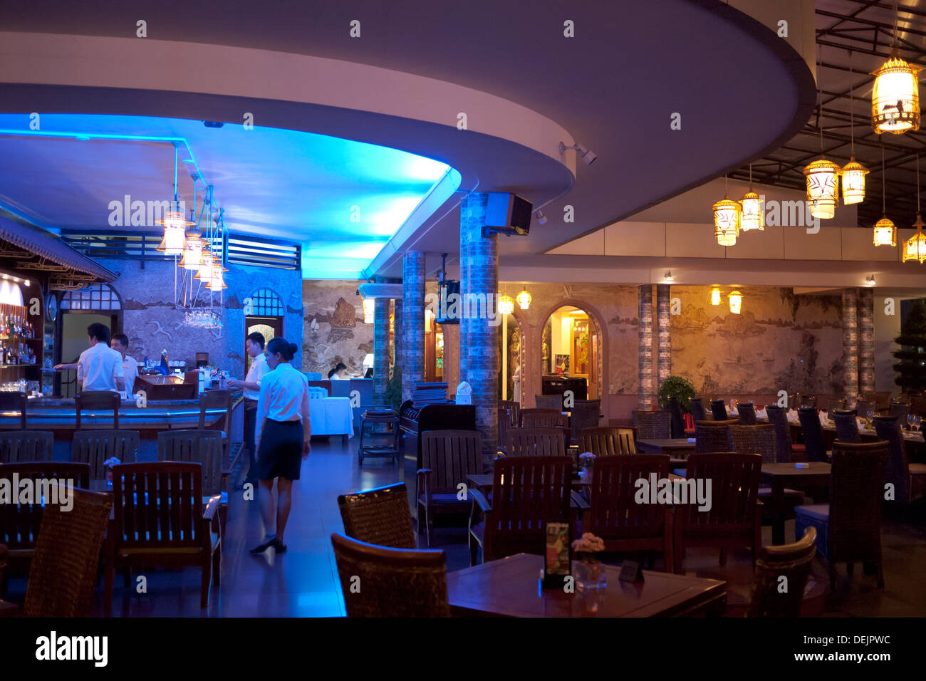 Die exquisite Dachterrasse des historischen Rex Hotels in Ho-Chi-Minh-Stadt (Saigon), Vietnam. Stockfoto