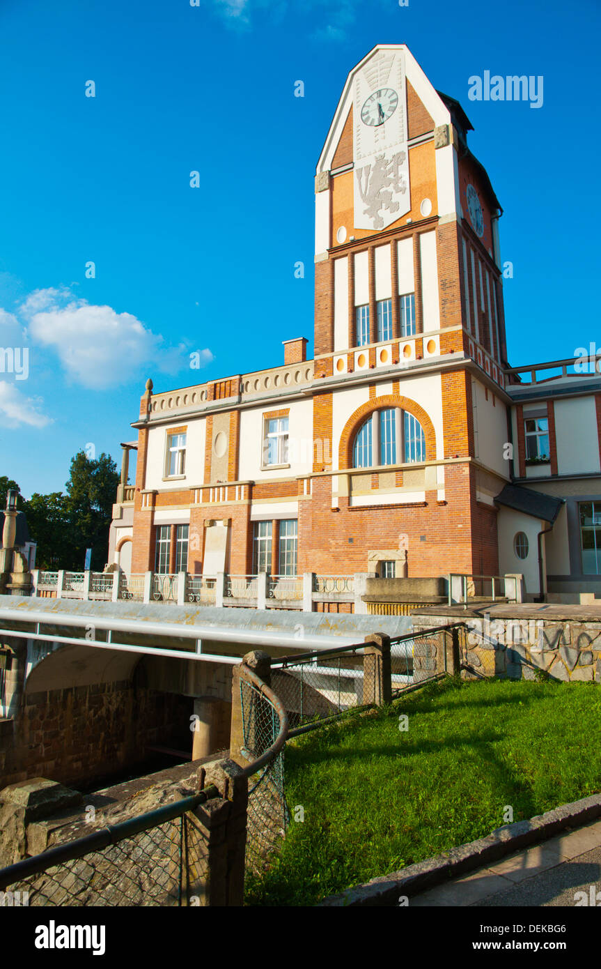 Jez Hučák der Art Nouveau Stil Wasserkraftwerk (1912) am Ufer des River Elbe Zentrum von Hradec Kralove-Stadt Tschechischen Stockfoto