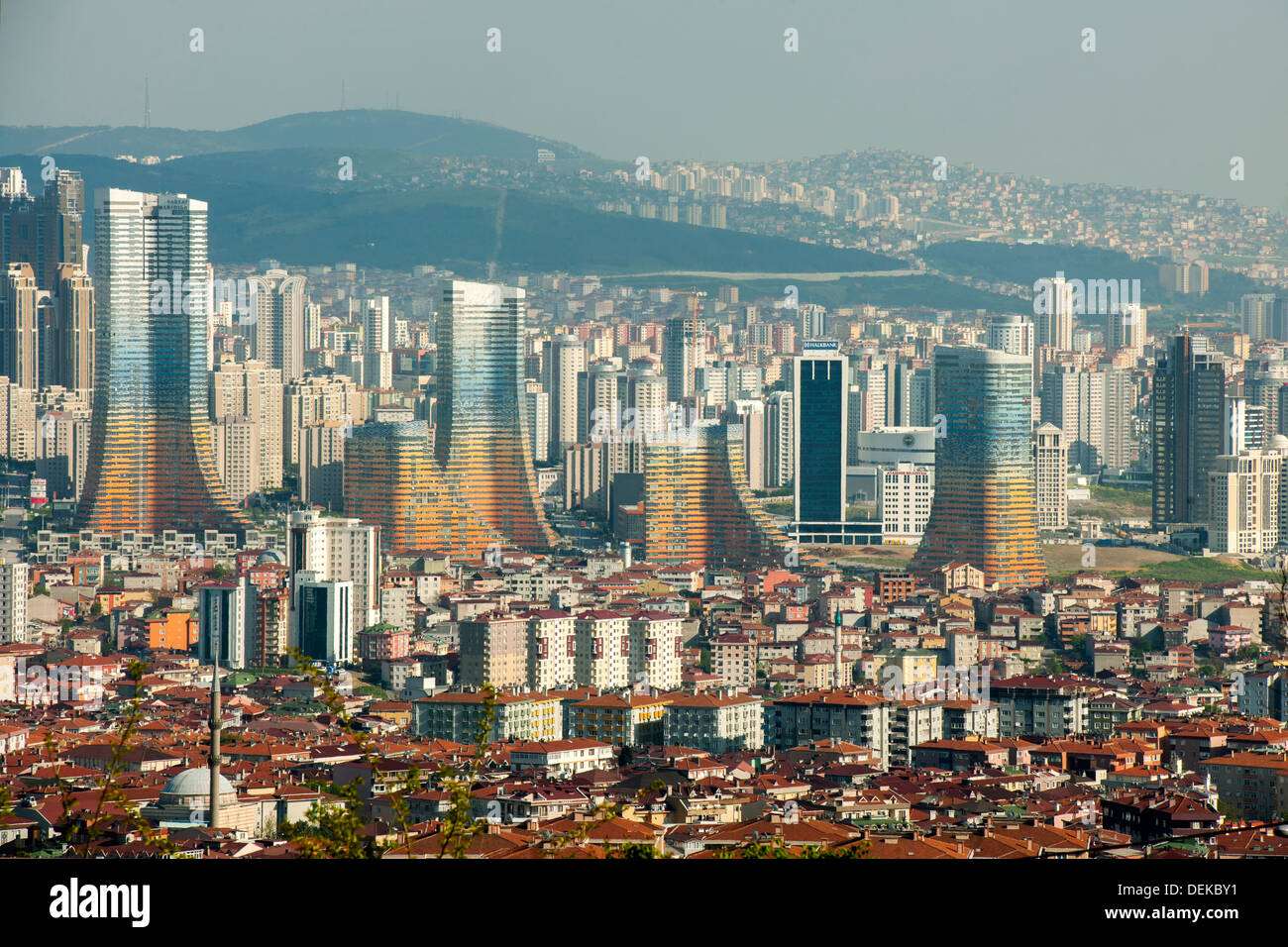 Istanbul, Üsküdar, Büyük Camlica, Blick Auf Den Neuen Stadtteil Atasehir Mit Dem Varyap Meridian Grand Tower Stockfoto