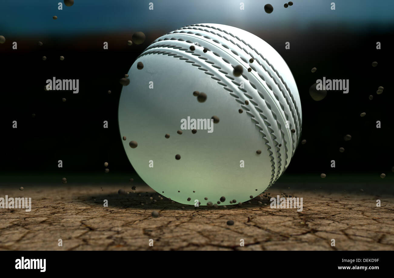 Ein weißes Leder genäht Cricketball schlagen einen rissige Cricket-Platz mit Schmutzpartikeln ausgehend von den Auswirkungen in der Nacht Stockfoto