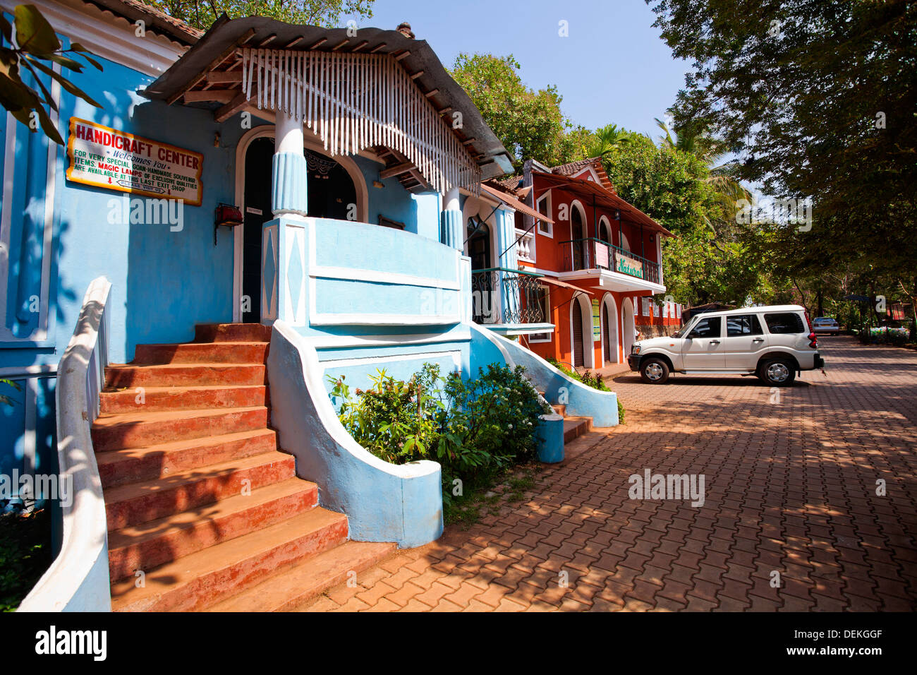 Fassade des großen Fuß Museum, Loutolim, Salcetta, Süd-Goa, Goa, Indien Stockfoto