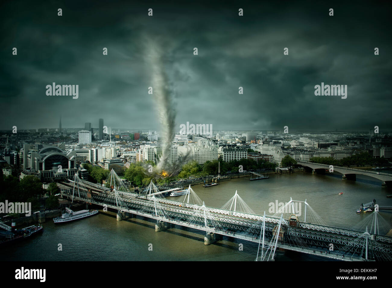 Tornado Rollen durch London, Vereinigtes Königreich Stockfoto