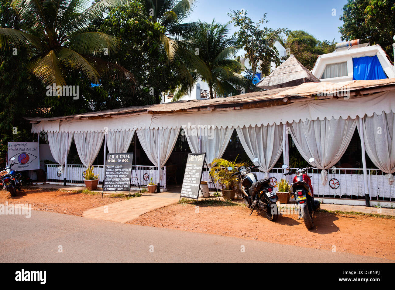 Fassade eines Restaurants, Lila Cafe, Calangute, Nord-Goa, Goa, Indien Stockfoto