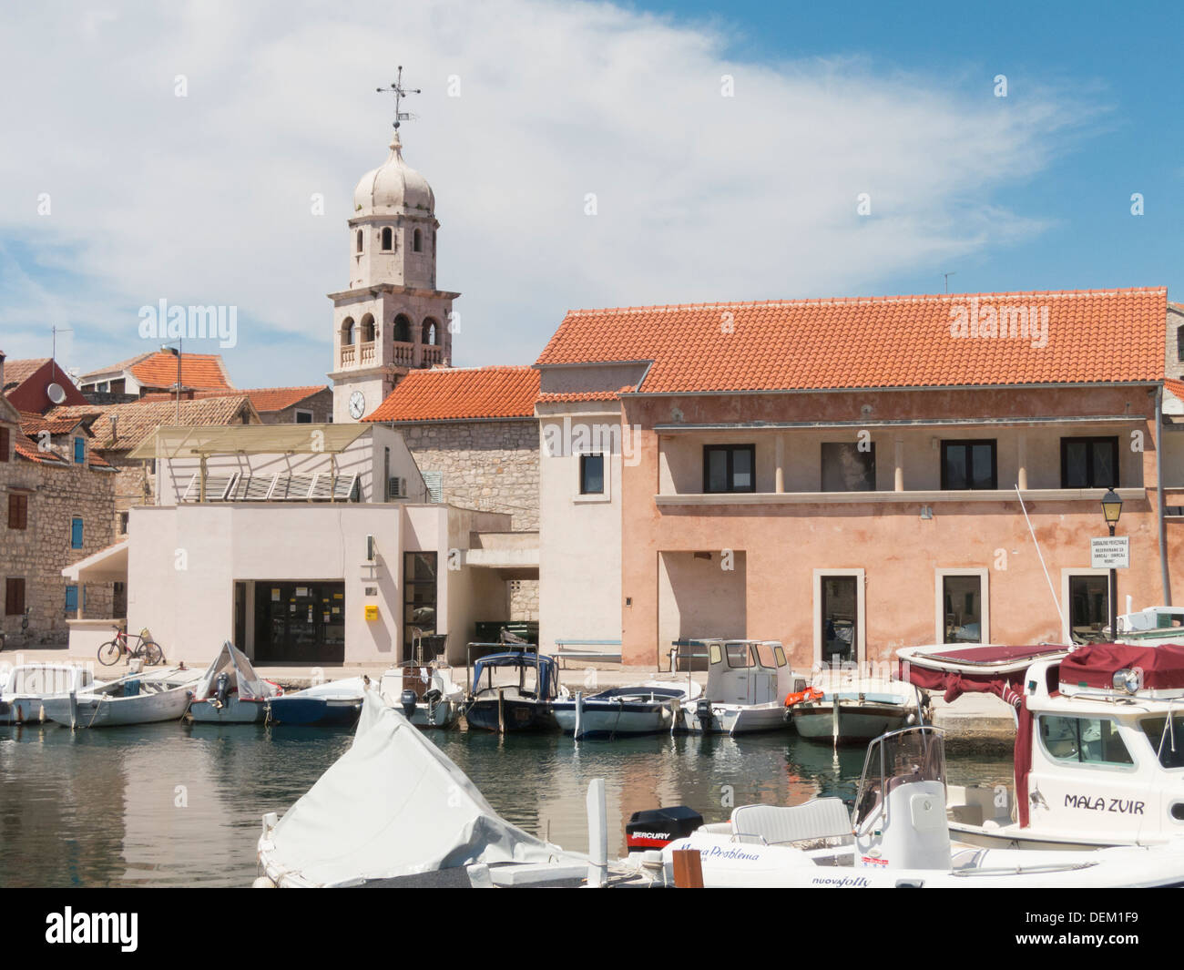 Insel in der Nähe von Sibenik, Kroatien Prvic Sepurine Dorf Stockfoto